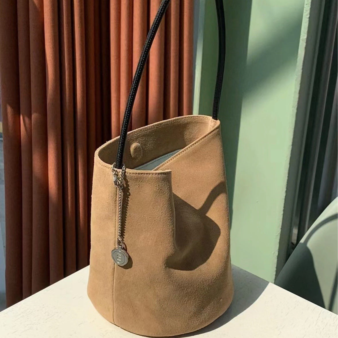 Women's Niche Soft Leather Summer Commute Large Capacity Cylinder Women's Handbag