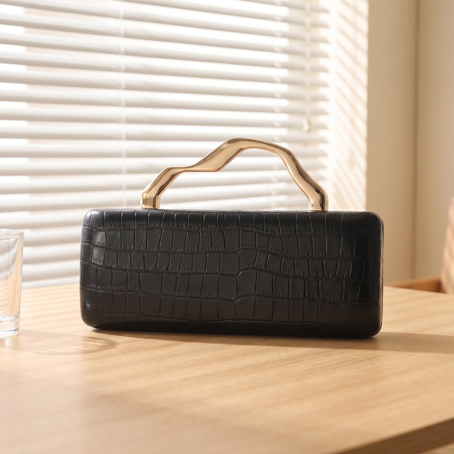 Versatile Light Luxury Golden Hand Holding Dinner Bag