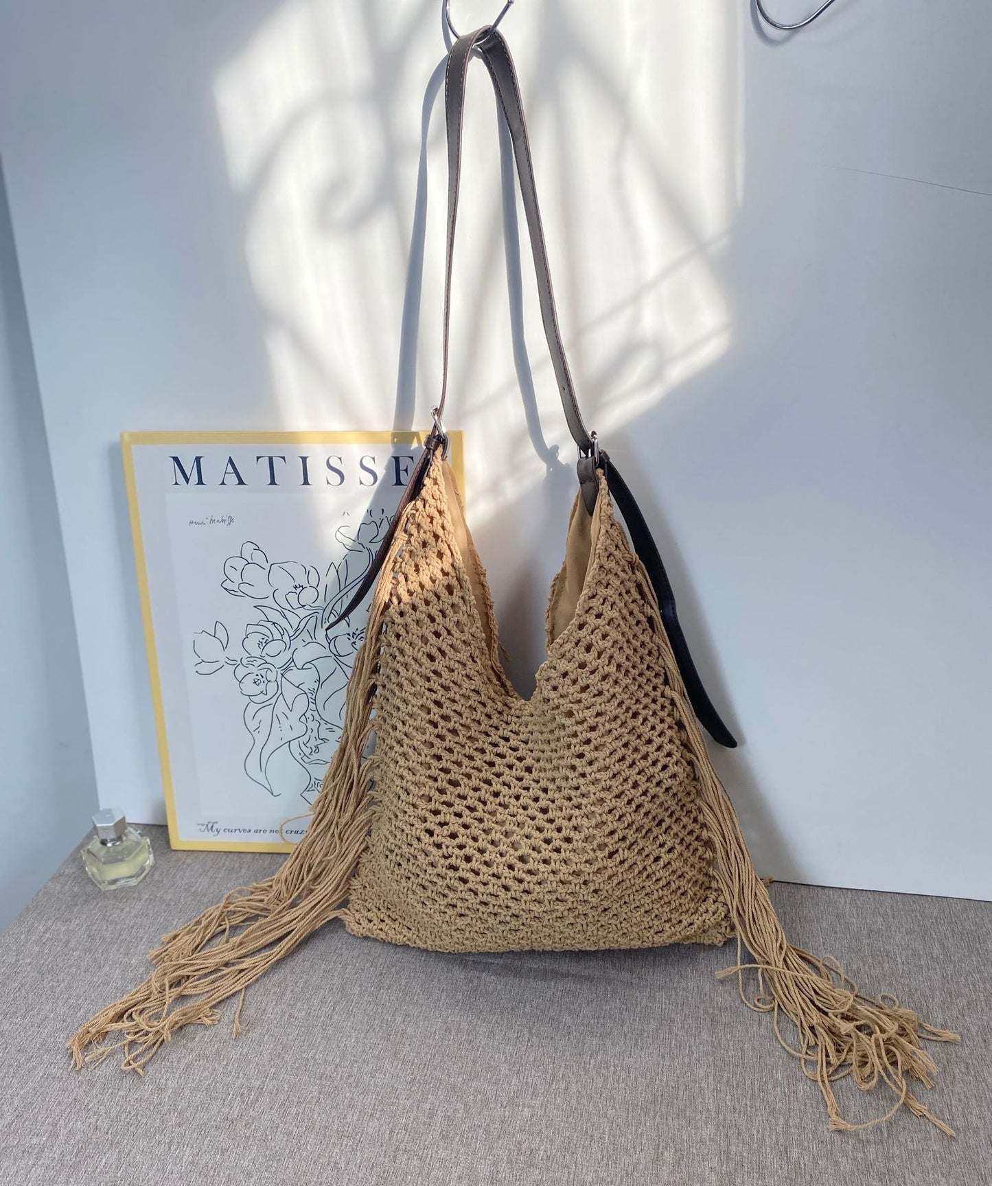Women's Retro Tassel Hollow Beach Commuter Fashionable Women's Shoulder Bag