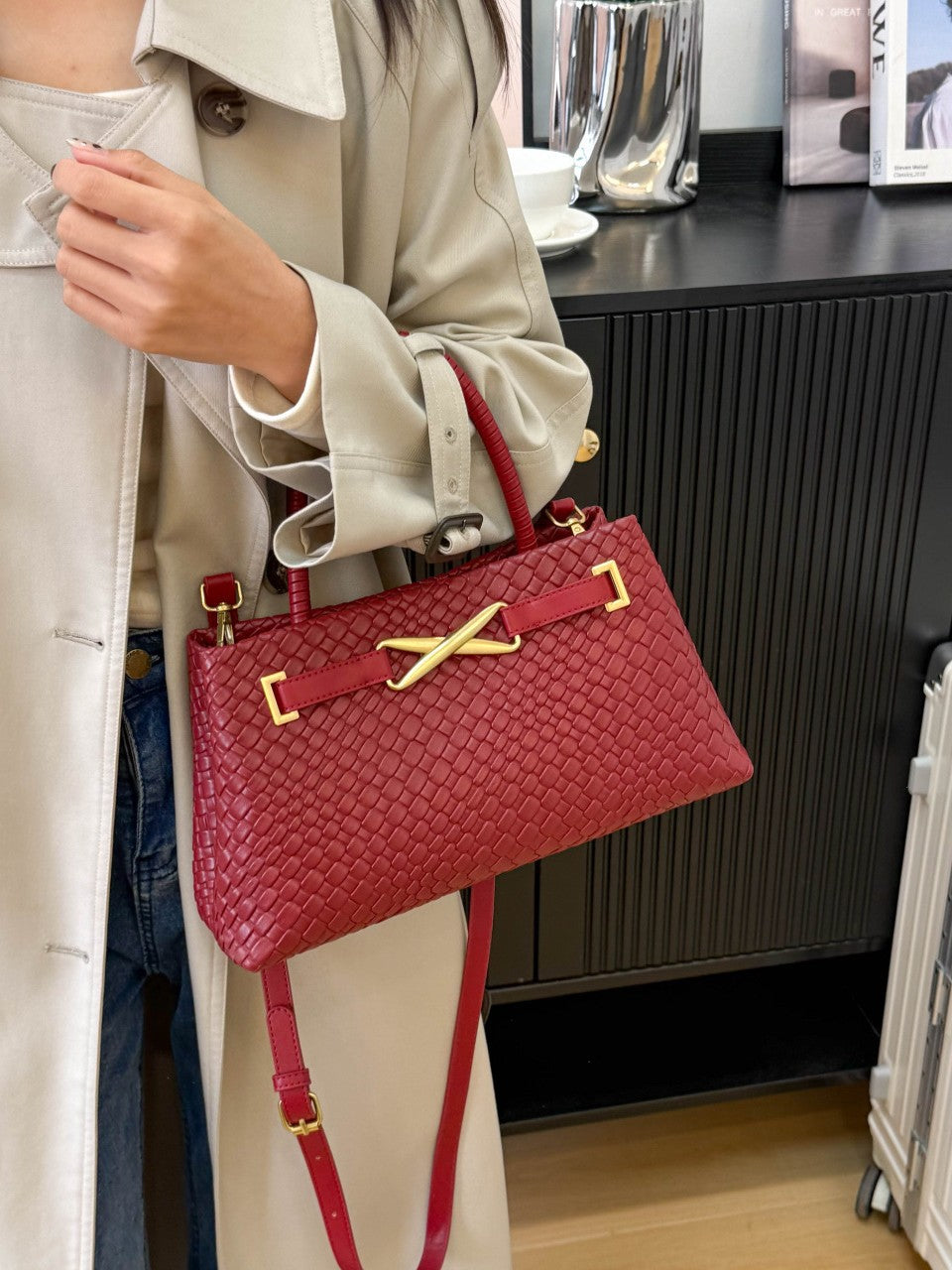 Women's High-grade Retro Commuter Woven Fashionable Small Square Bags