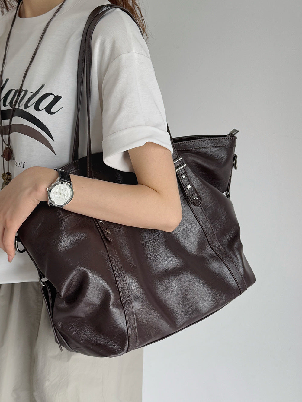 Women's Large Capacity Vintage Textured Rivet Women's Messenger Bag