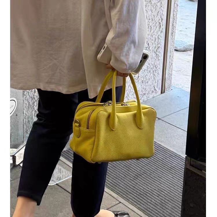 Women's Top Layer Portable Boston Niche Double Compartment Bowling Toast Women's Messenger Bag