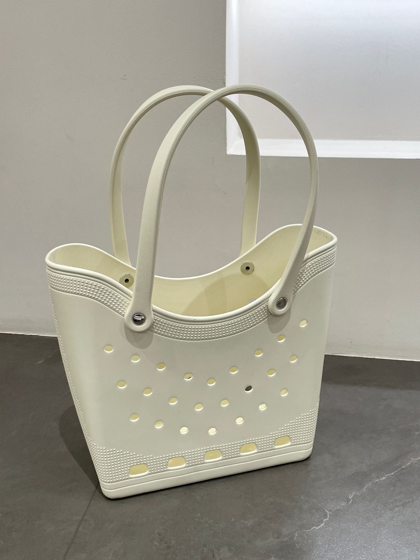 Hole Fashion Seaside Out Large Capacity Women's Handbag