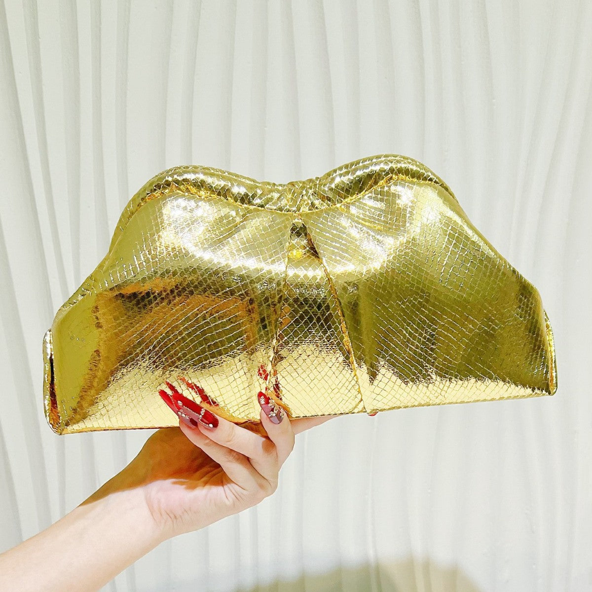 Shiny Fashionable Exquisite Textured Simple Light Dinner Bag