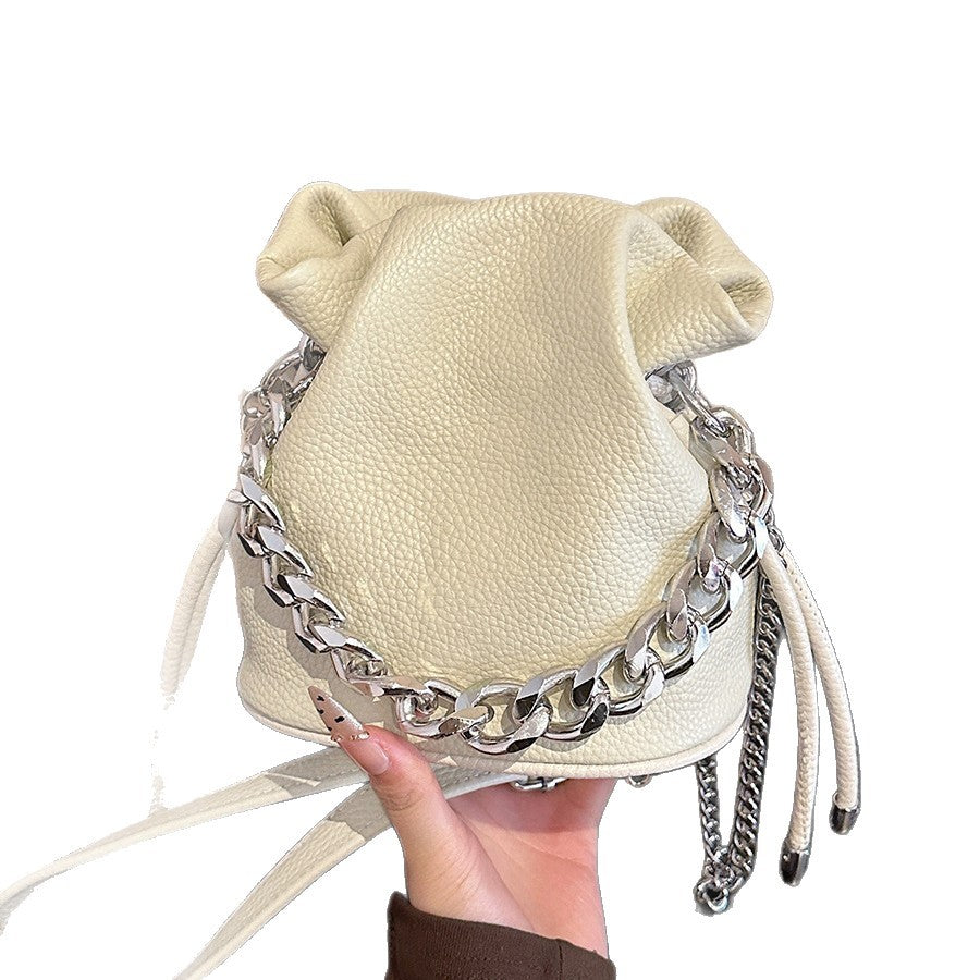 Women's Popular Large Capacity Textured Chain Summer Bags