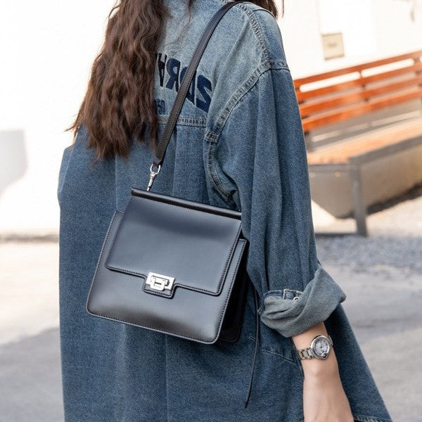 Women's Retro Stylish Good Texture Daily Outing Hand Handbags