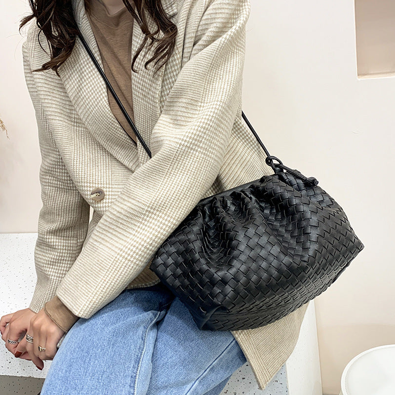 Women's Hand-woven Cloud Spring Fashion Trendy Clip Shoulder Bags