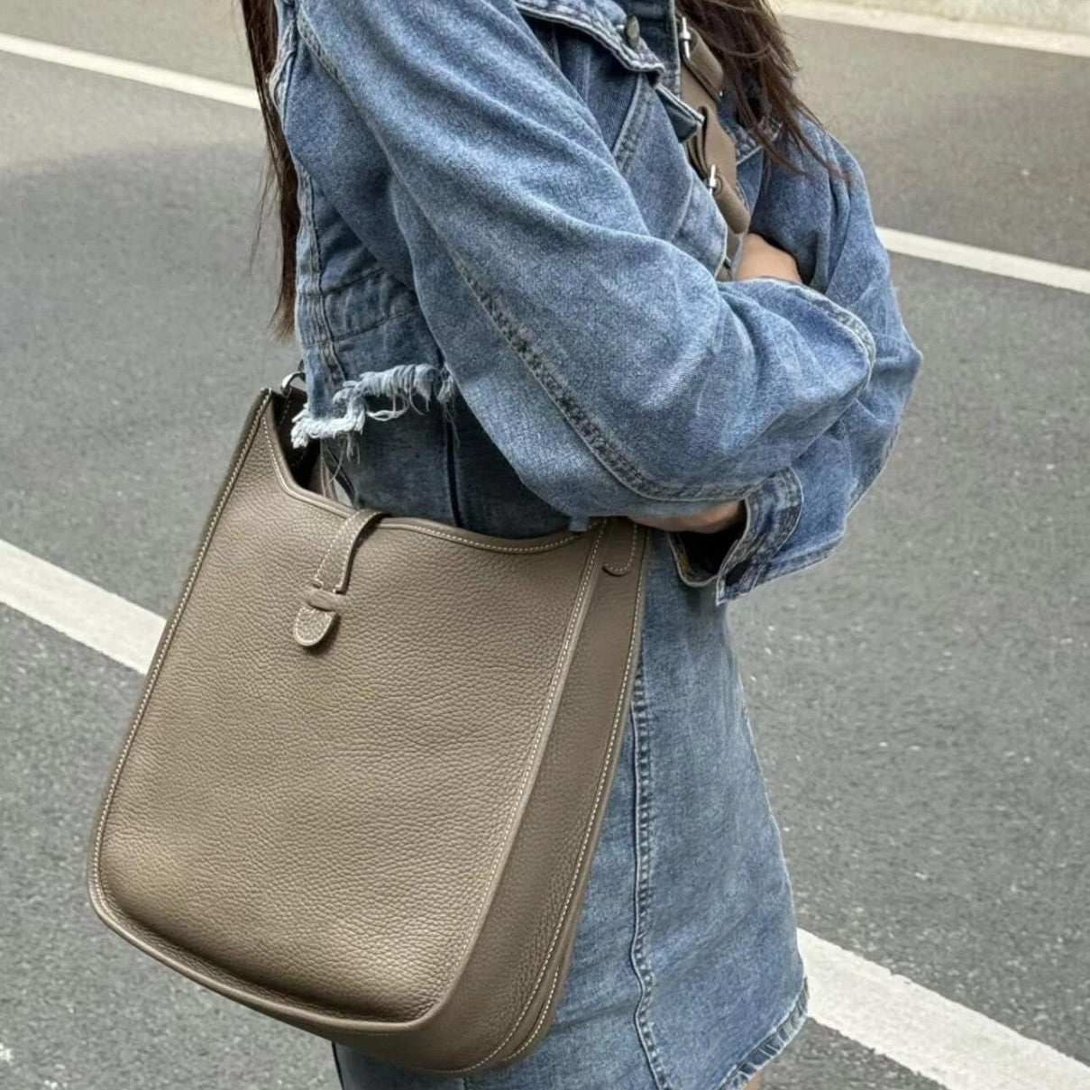 Women's Advanced Texture First Layer Cowhide Hollow Lychee Women's Messenger Bag