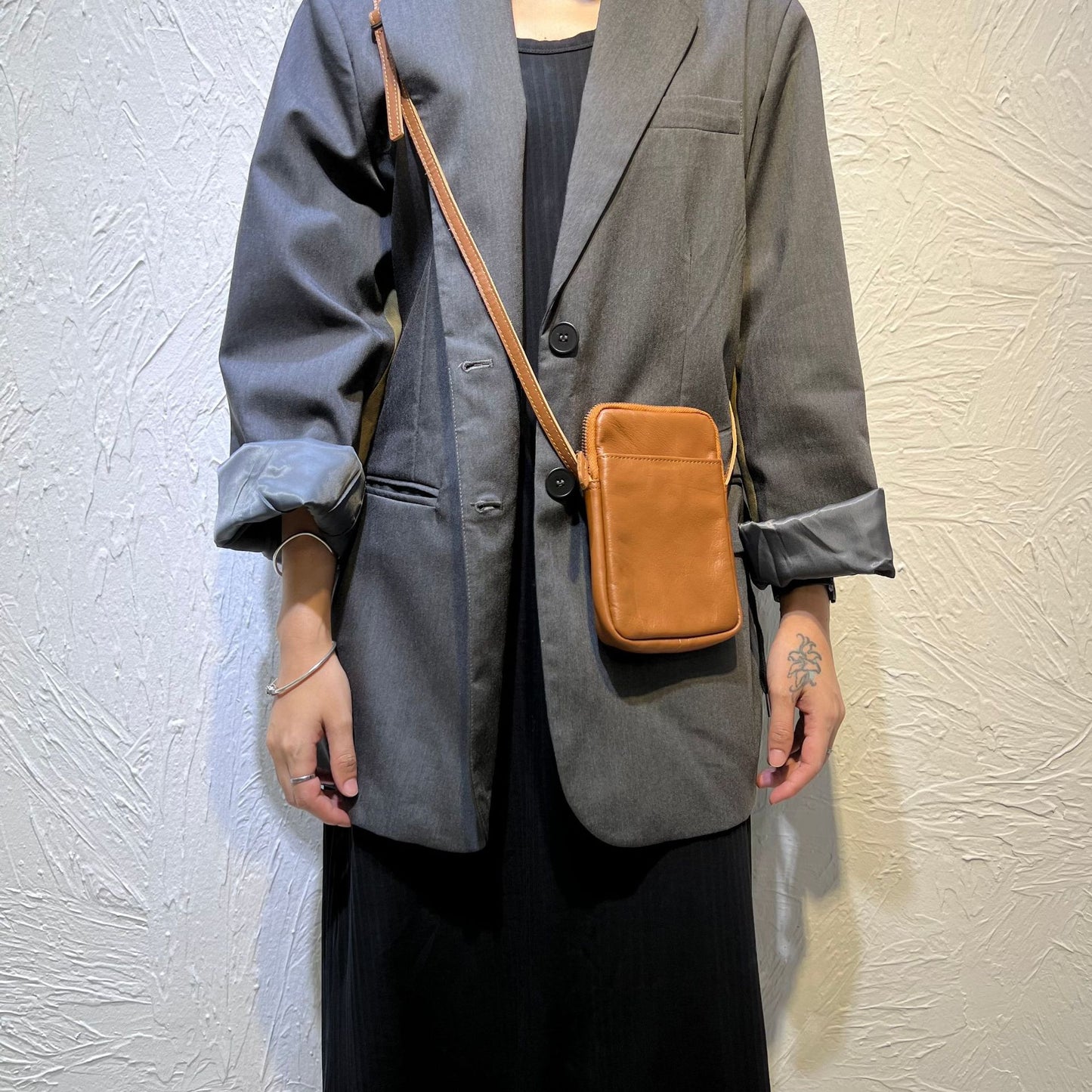 Women's Genuine Leather Handmade First Layer Cowhide Mobile Unisex Shoulder Bags