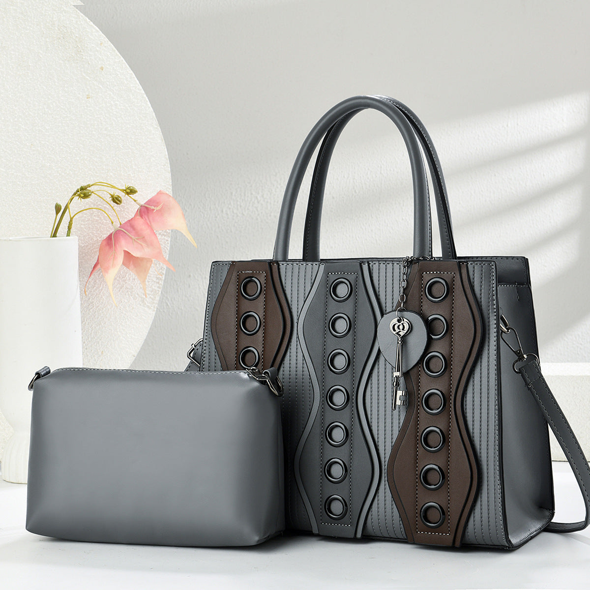Women's Luxury High-grade Niche Rivet Underarm Versatile Women's Shoulder Bag