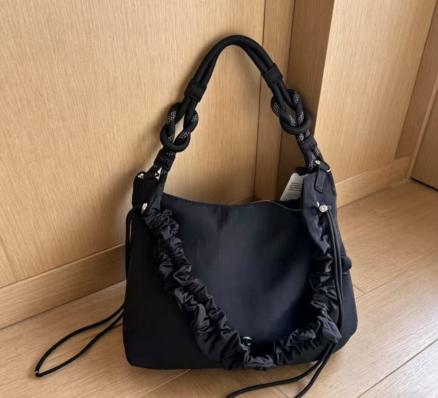 Home Loose Canvas Sense Pleated Drawstring Commuter Artistic Large Women's Shoulder Bag