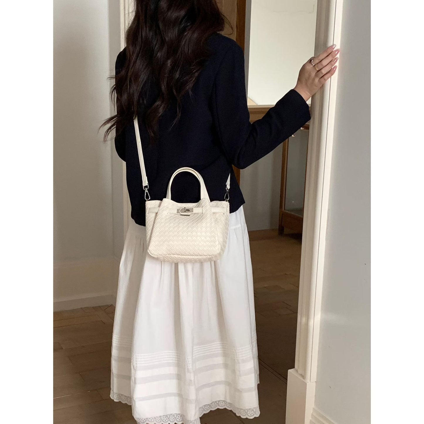 Women's Vintage Woven Pattern Hand Carrying Fashion Women's Handbag