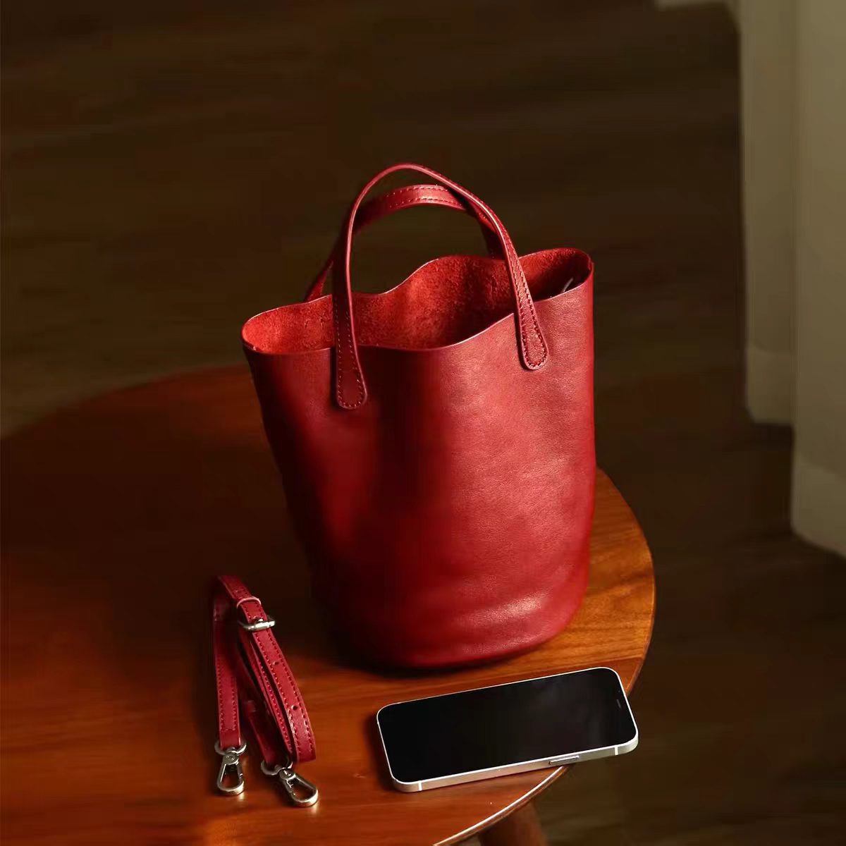 Women's Style Fashionable Large Capacity Retro Red Bucket Bags