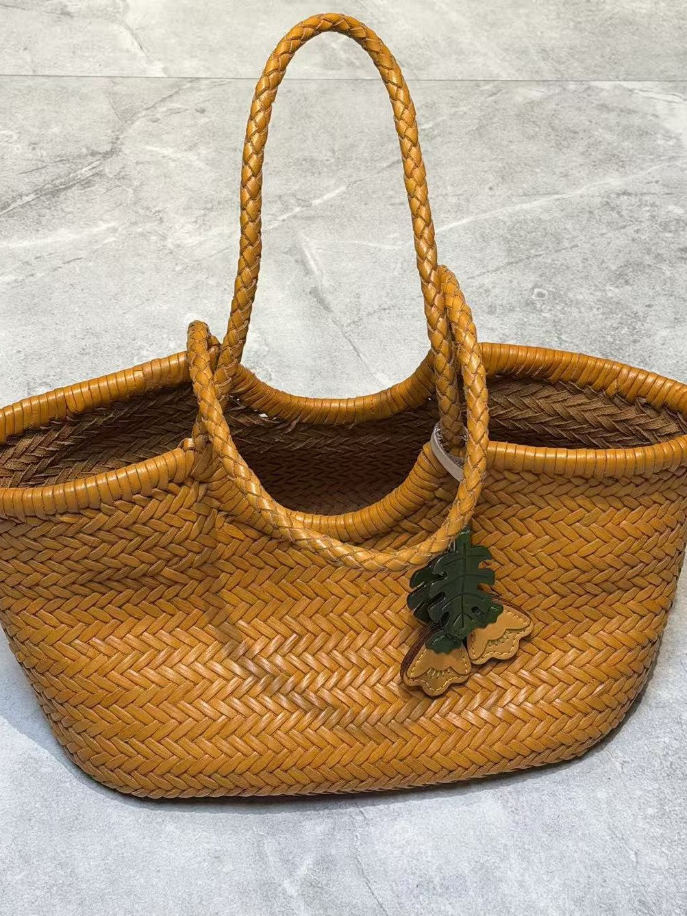 Women's First Layer Cowhide Curved Woven Genuine Leather French Vegetable Women's Shoulder Bag