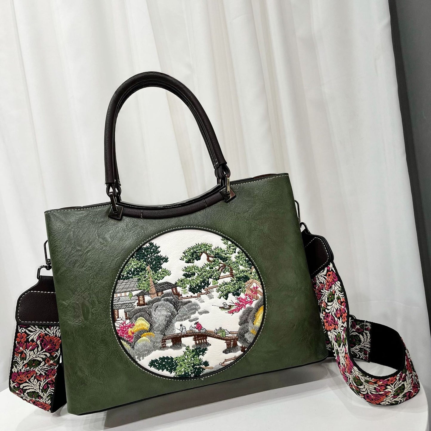Women's Embroidered Chinese Style Cheongsam Ethnic Large Capacity Leisure Bags