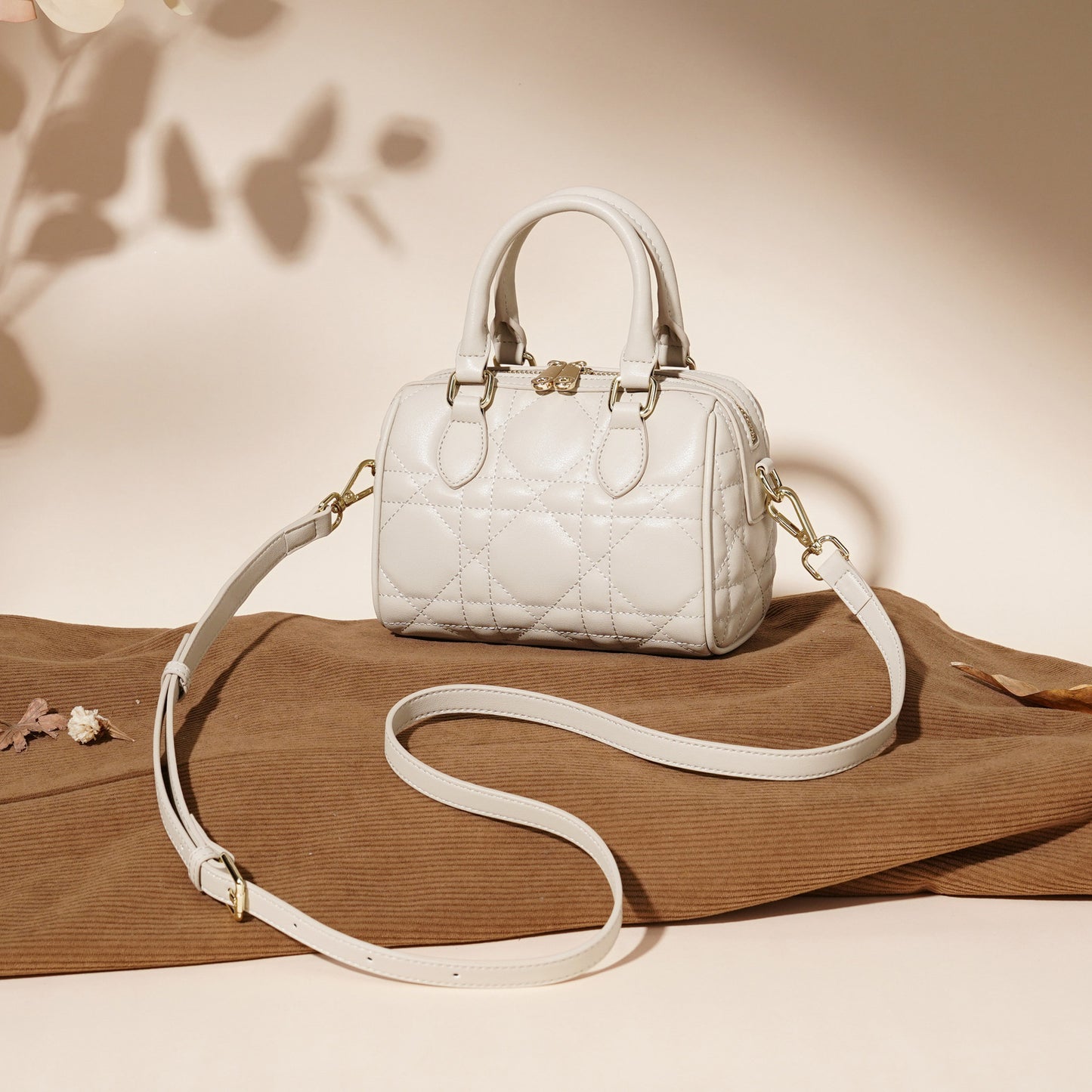 Women's Leather Embroidered Fashionable High-grade Rhombic Portable Women's Handbag