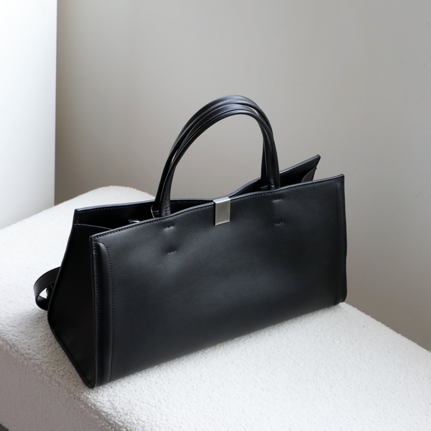 Women's Frosted Cowhide Elegant Minimalist Style Old Money Handbags