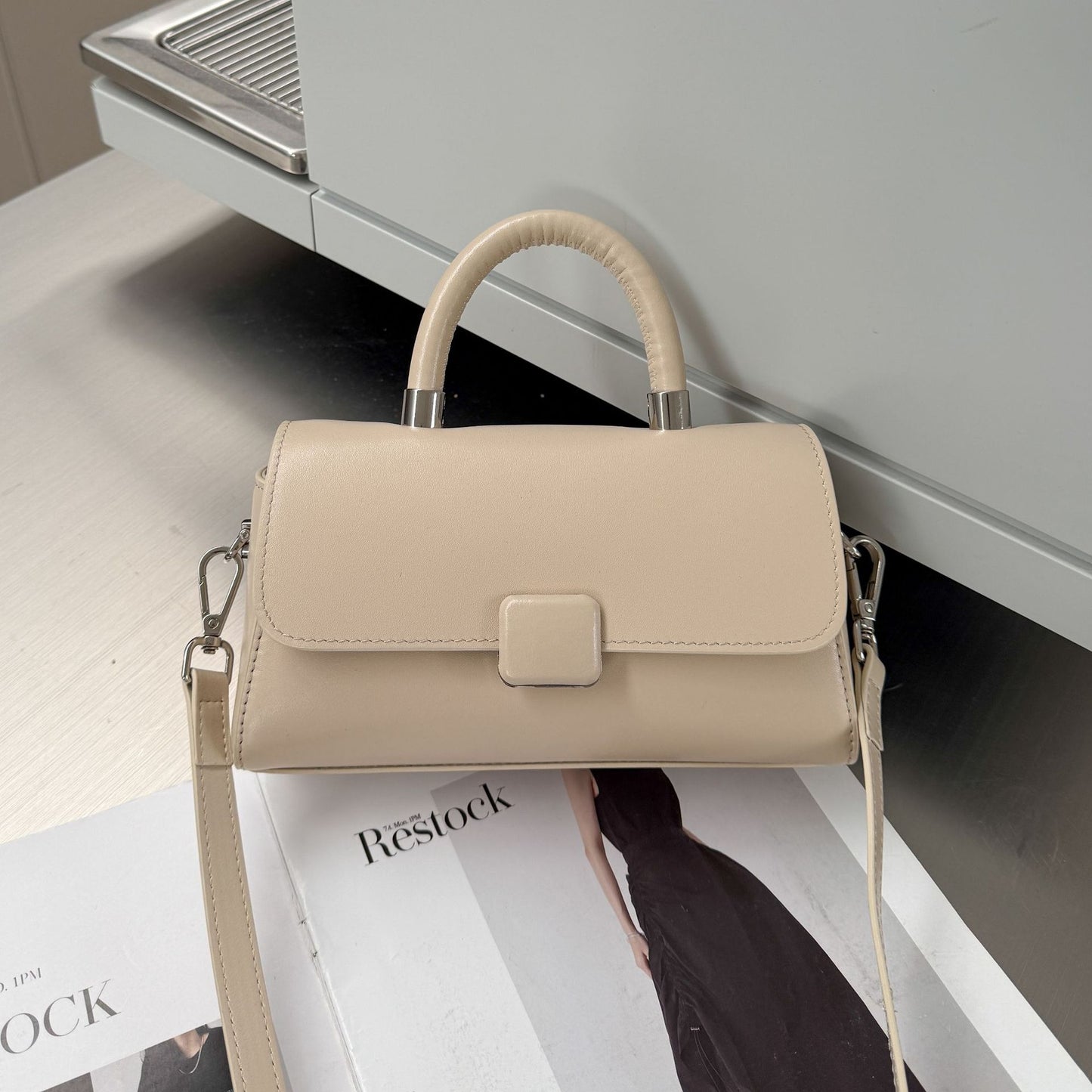Women's Leather Portable Solid Color First Layer Cowhide Personality Fashion Korean Women's Messenger Bag
