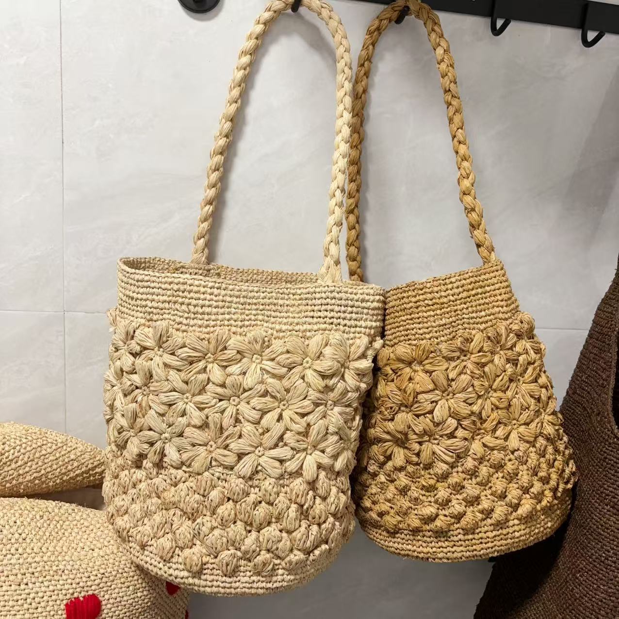 Women's French Style Vacation Raffia Hand-woven Flower Seaside Women's Shoulder Bag