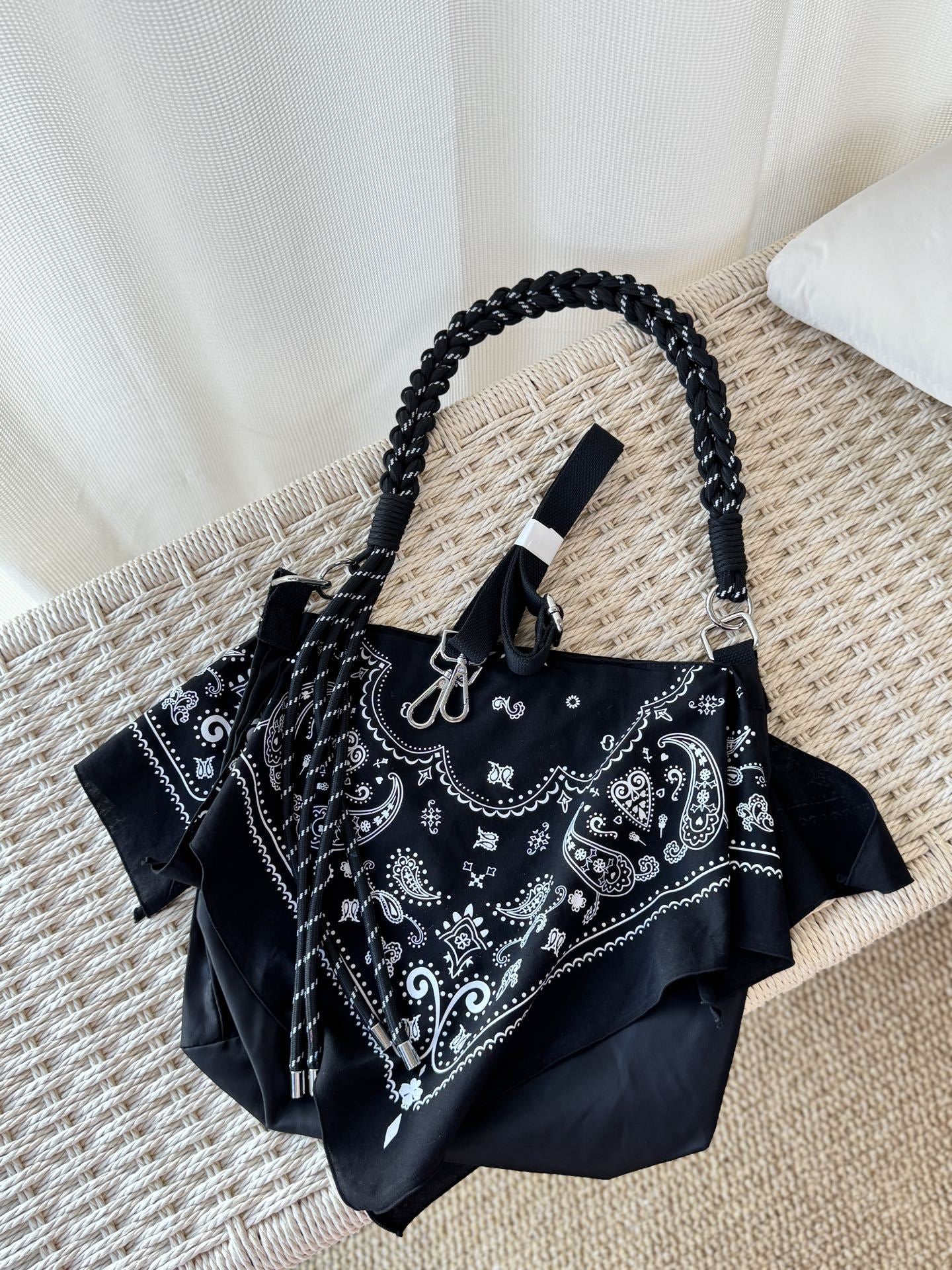 Printed Nylon Canvas Idle Style Large Capacity Women's Shoulder Bag