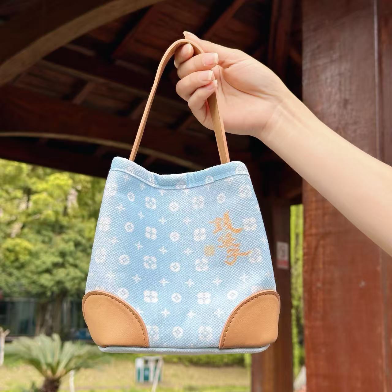 Not Blue Spring Limited Money Portable Cultural Small Square Bag