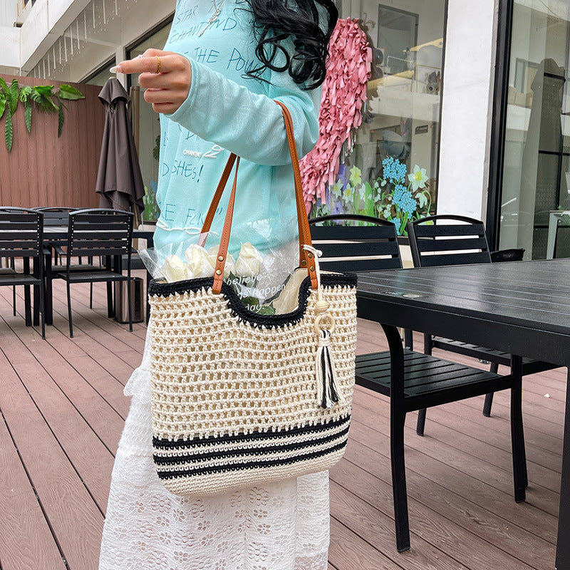 Women's Large Capacity Hollow Fashionable Stylish Color Matching Women's Shoulder Bag