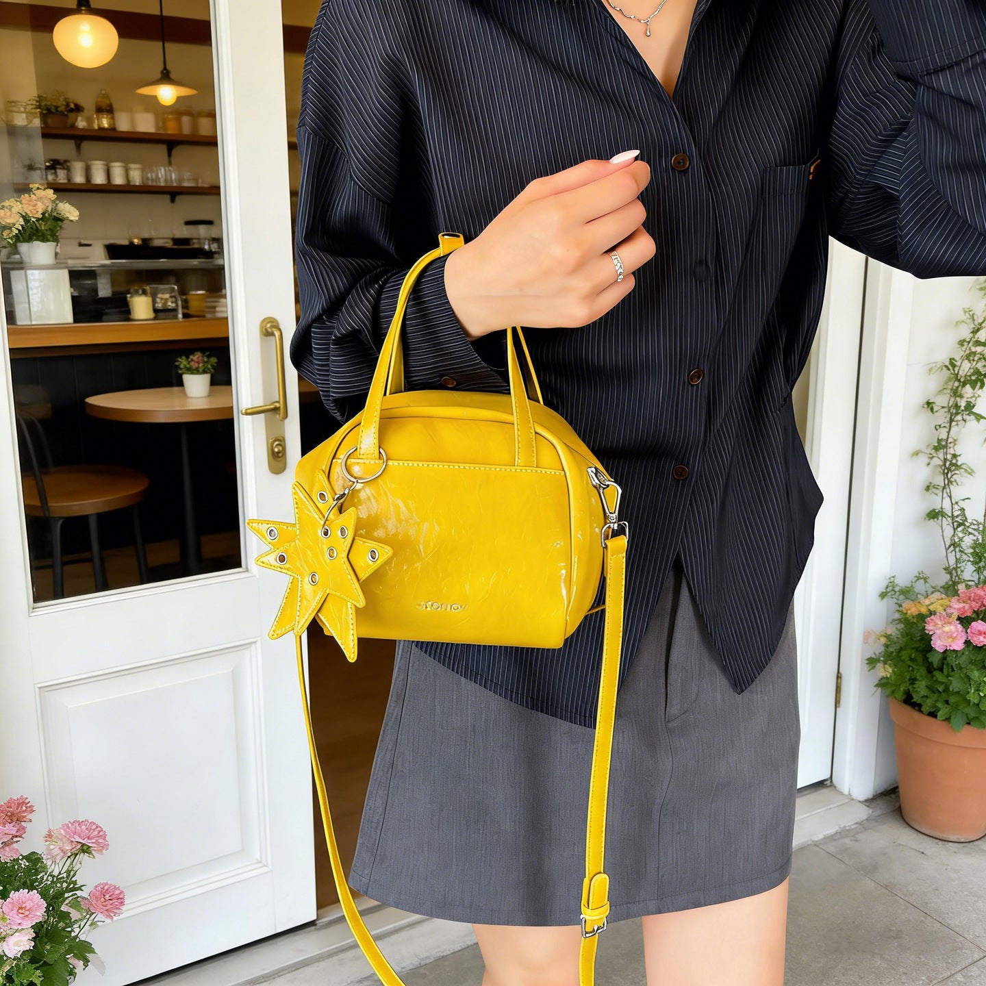 Retro Shell Boston One Female Textured Shoulder Bags