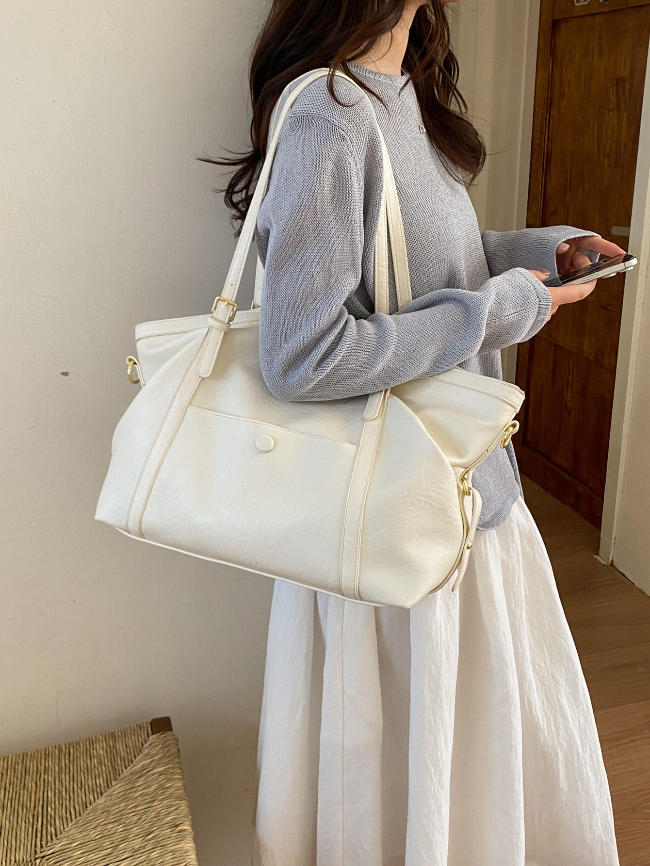 High-grade Large Capacity Versatile Commuter Portable Underarm Light Tote Bag