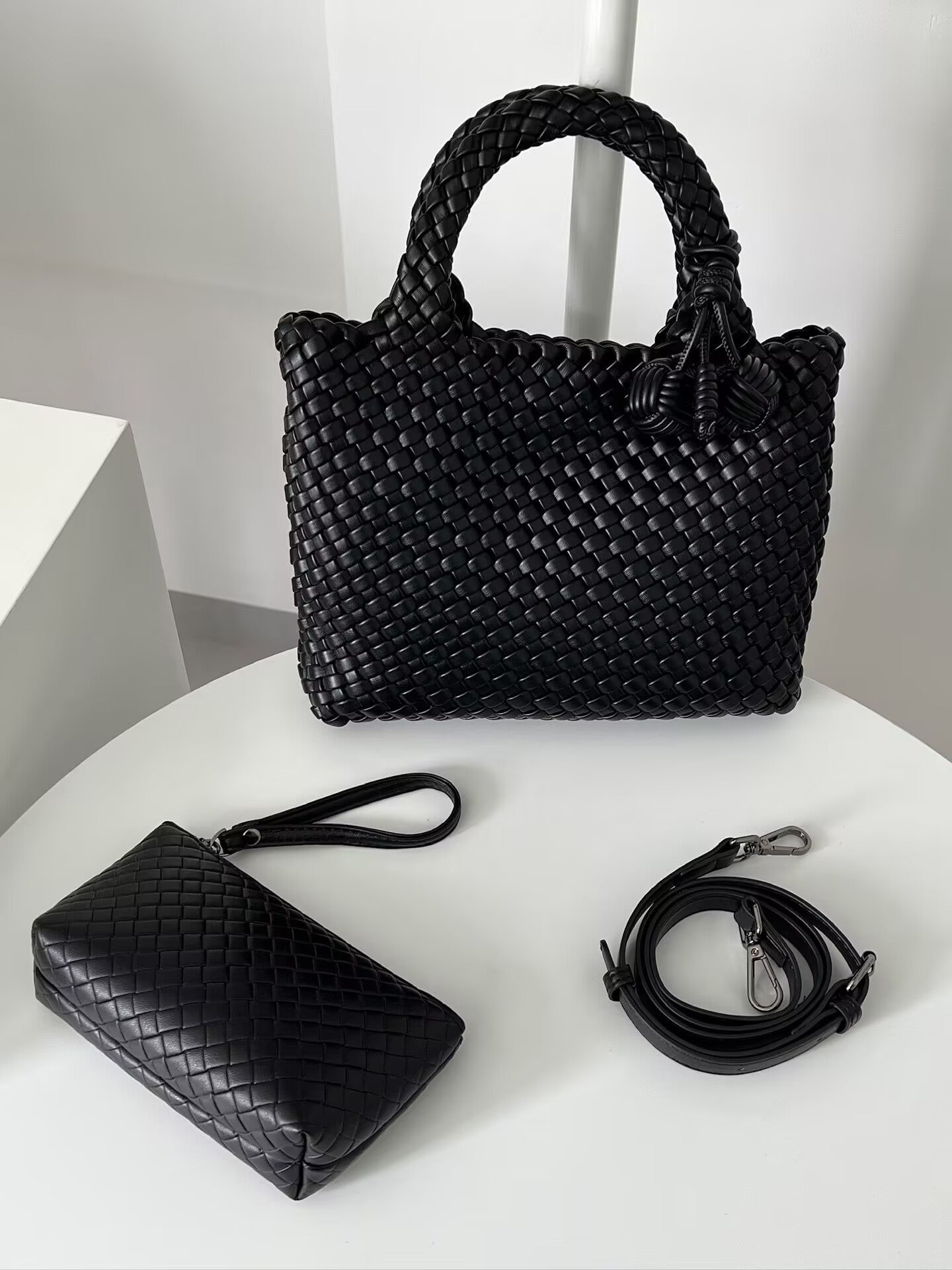 Women's Handmade Soft Leather Woven Unique Design Fashionable Women's Handbag