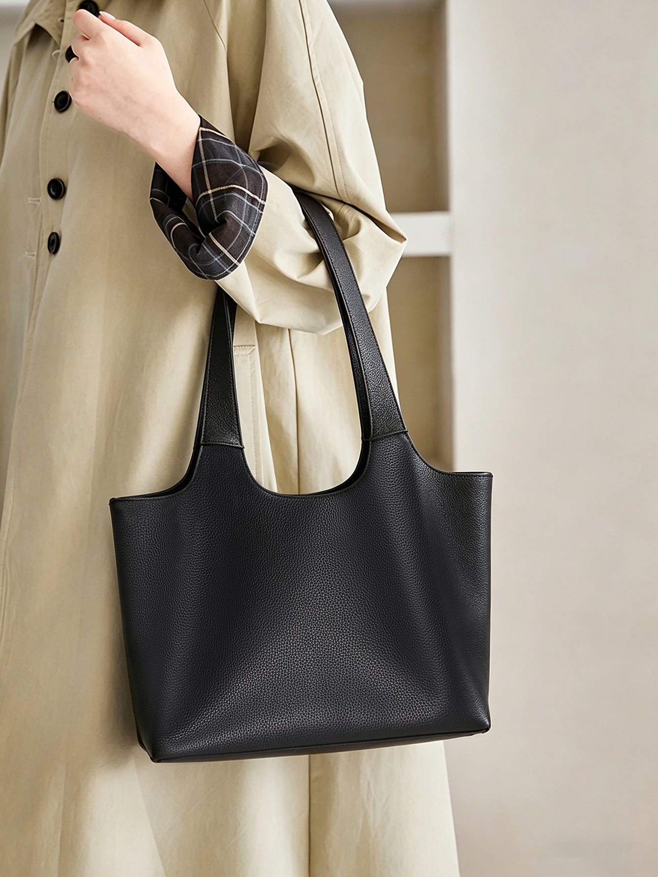 Women's Fashion Large Capacity Commuter High Sense Underarm Top Layer Cowhide Women's Shoulder Bag