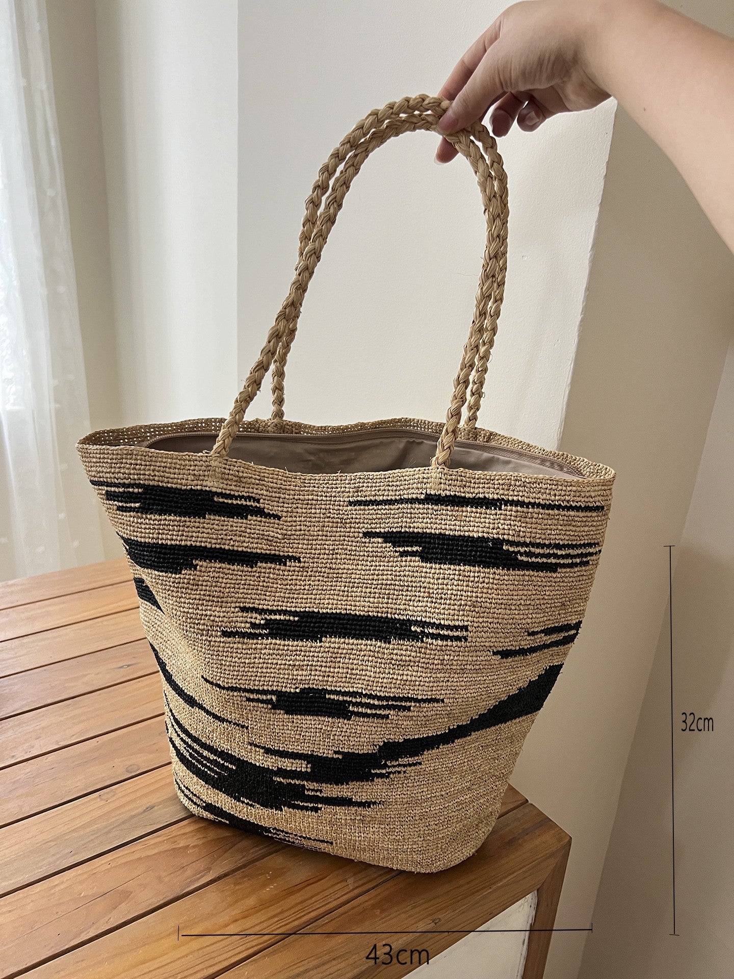 Women's Raffia Woven Summer Seaside Vacation Style Women's Shoulder Bag