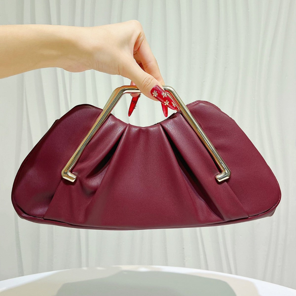 Innovative Women's Fashion Pleated Niche Clutch Dinner Bag