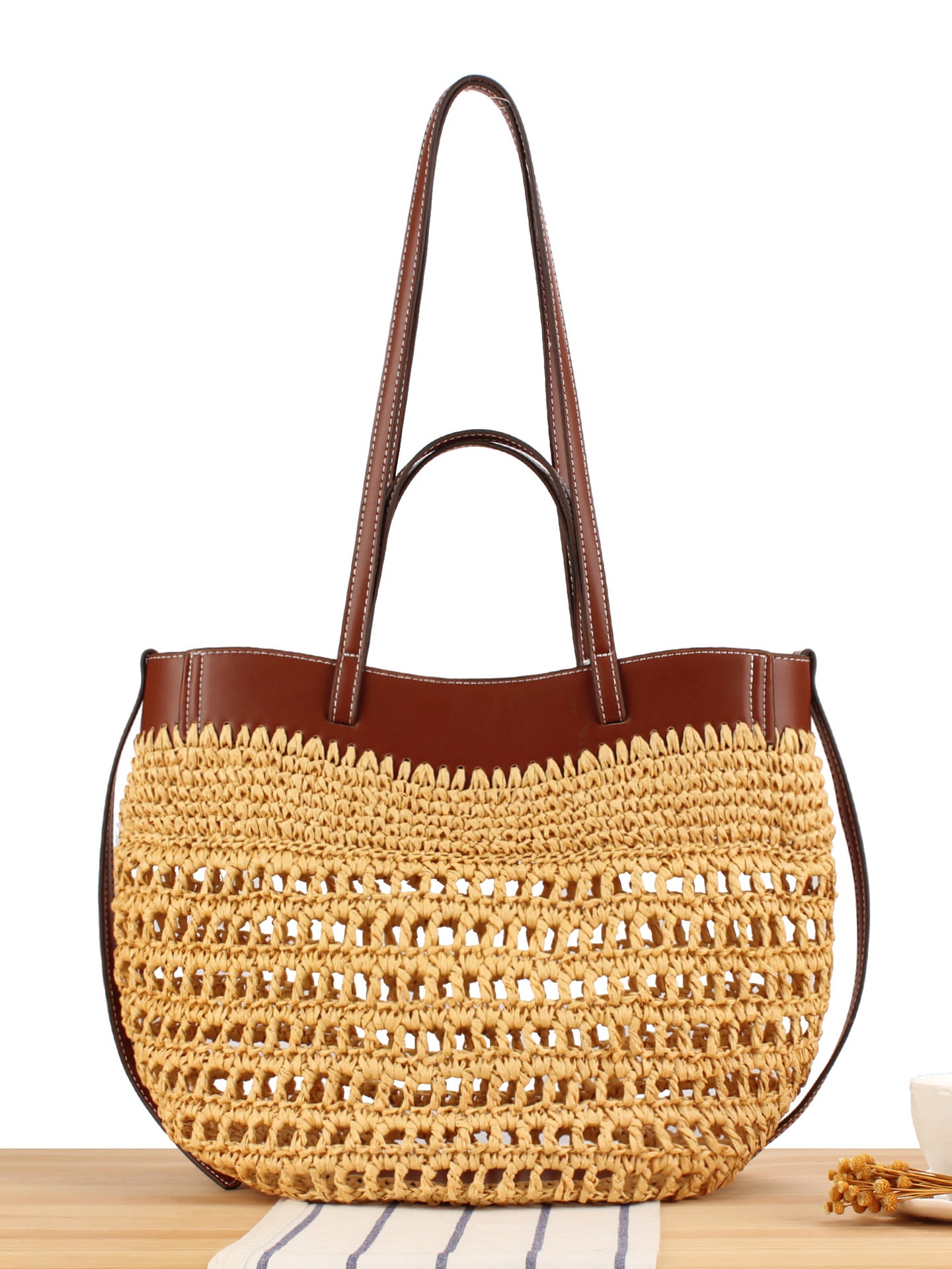 Women's Hand-woven Seaside Vacation Daily Leisure Commute Women's Shoulder Bag