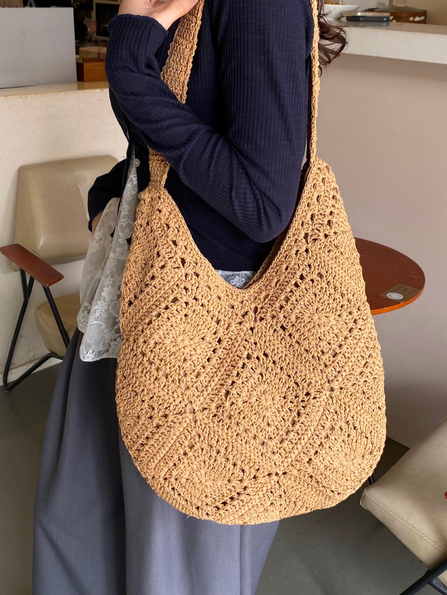 Granny Hollow Flower Woven Holiday Straw Tote Bag
