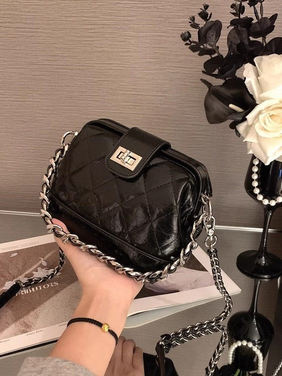 High-grade Niche Rhombus Embroidery Thread Shell Fashion Bags