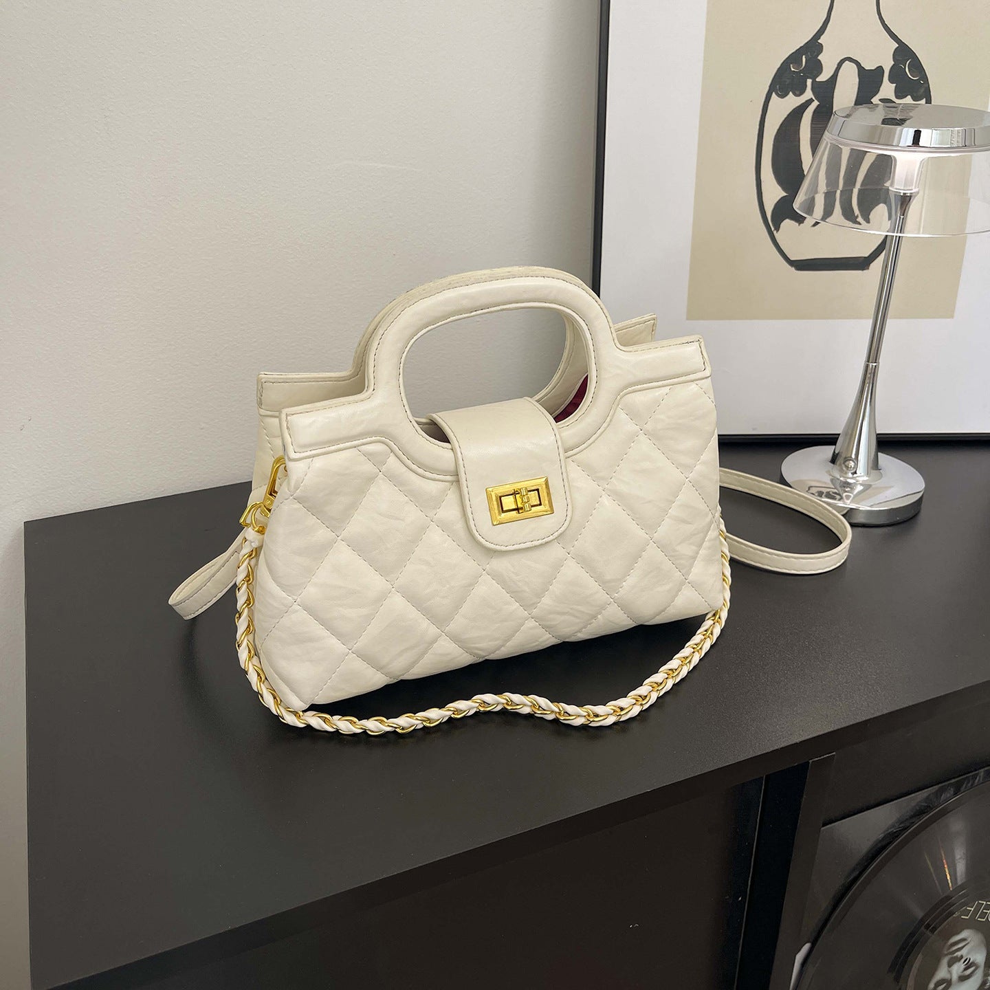Beautiful Women's Classic Style Rhombus Chain Women's Handbag