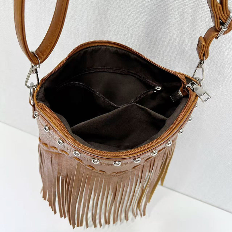 Pretty Women's Fashion Rivet Tassel Trend Women's Messenger Bag