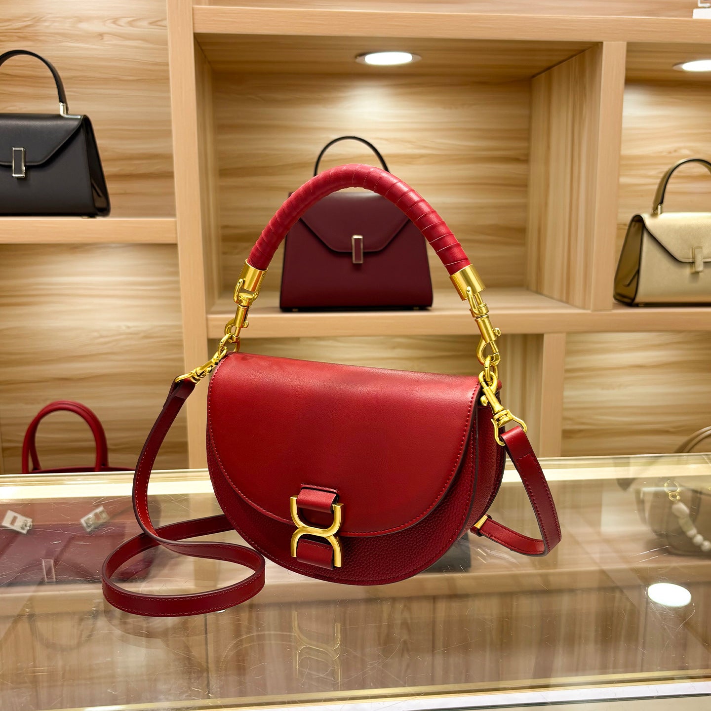 Women's Design Chain Selenodont Semicircle One Saddle Bags
