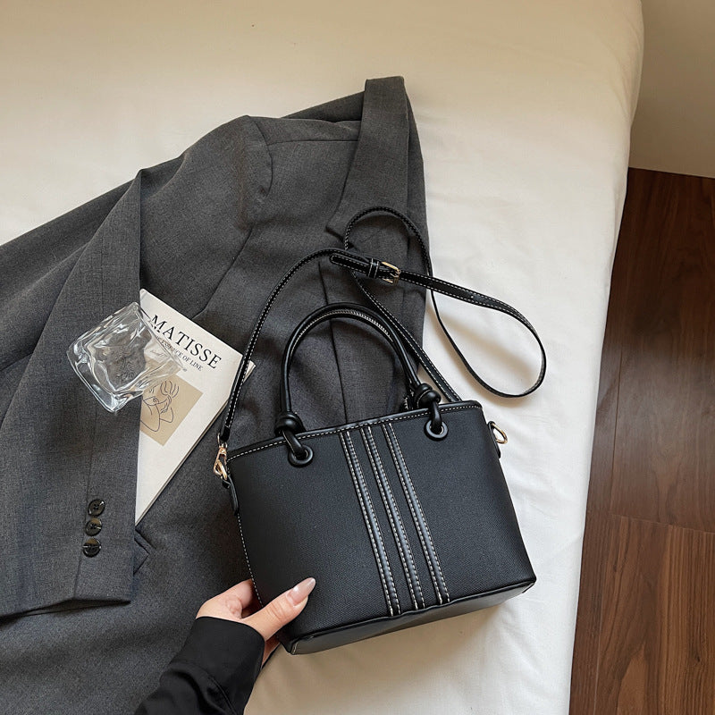 Women's Western Style Underarm Fashion Commuter Texture Women's Shoulder Bag