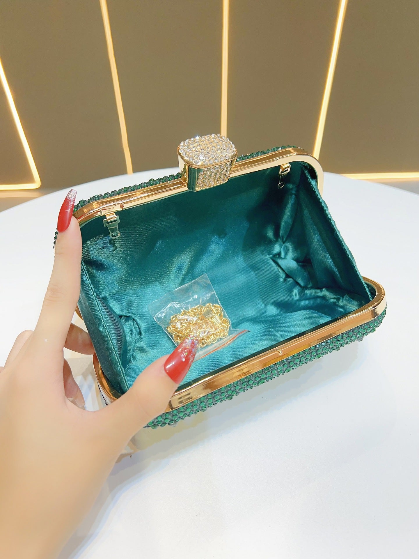 Women's Shiny Luxury High-grade Light Clutch Elegant Dinner Bag