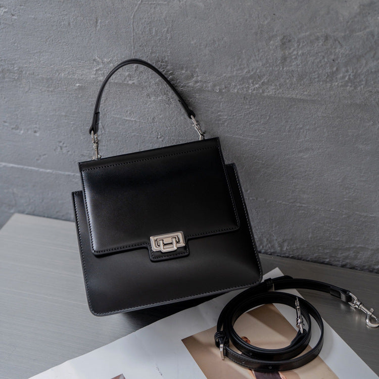 Women's Retro Stylish Good Texture Daily Outing Hand Handbags