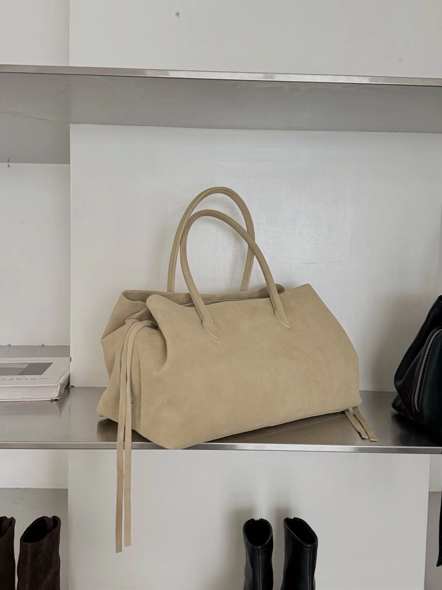 Women's Simple Commuter Large Capacity Genuine Leather Niche High-grade Sense First Women's Handbag