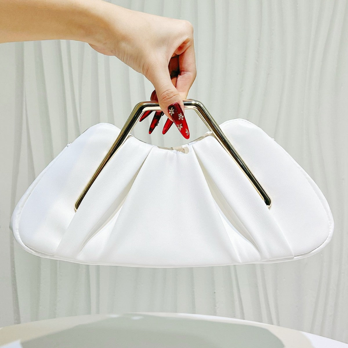 Innovative Women's Fashion Pleated Niche Clutch Dinner Bag