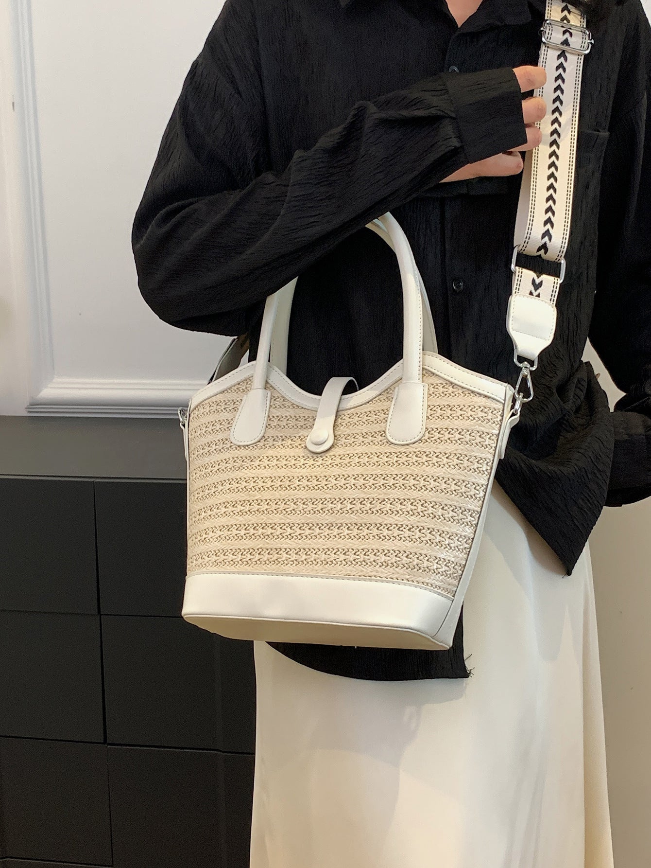 Women's Large Capacity Woven Fashion Straw Seaside Bucket Bags
