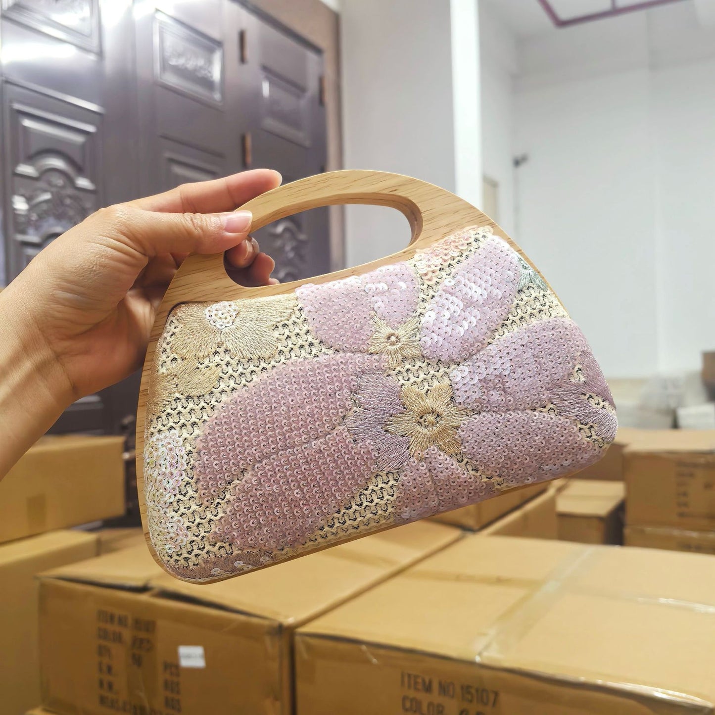 Women's National Fashion Fresh Style Sequined Embroidered Shell Portable Dinner Bag