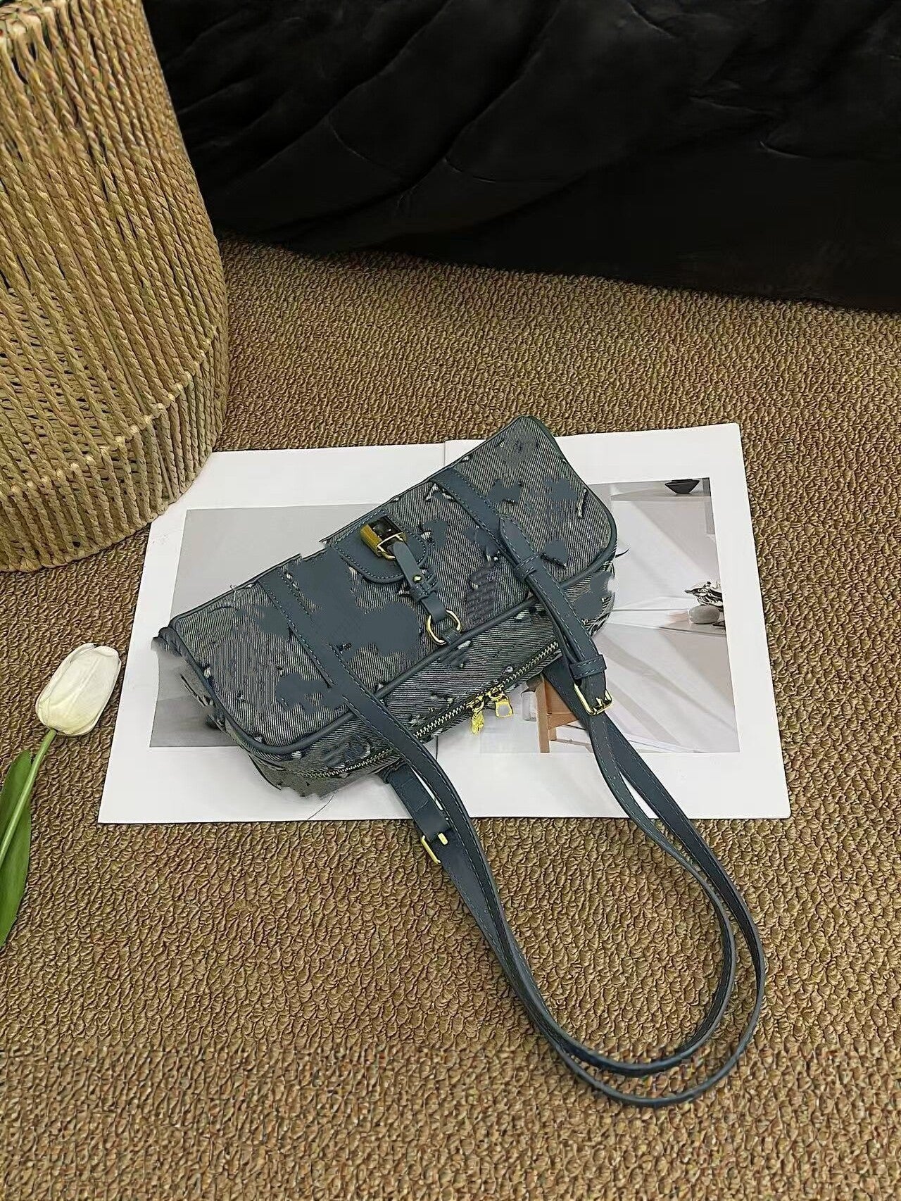 Women's Luxury Presbyopic Fashion High Sense Classic Style Women's Shoulder Bag