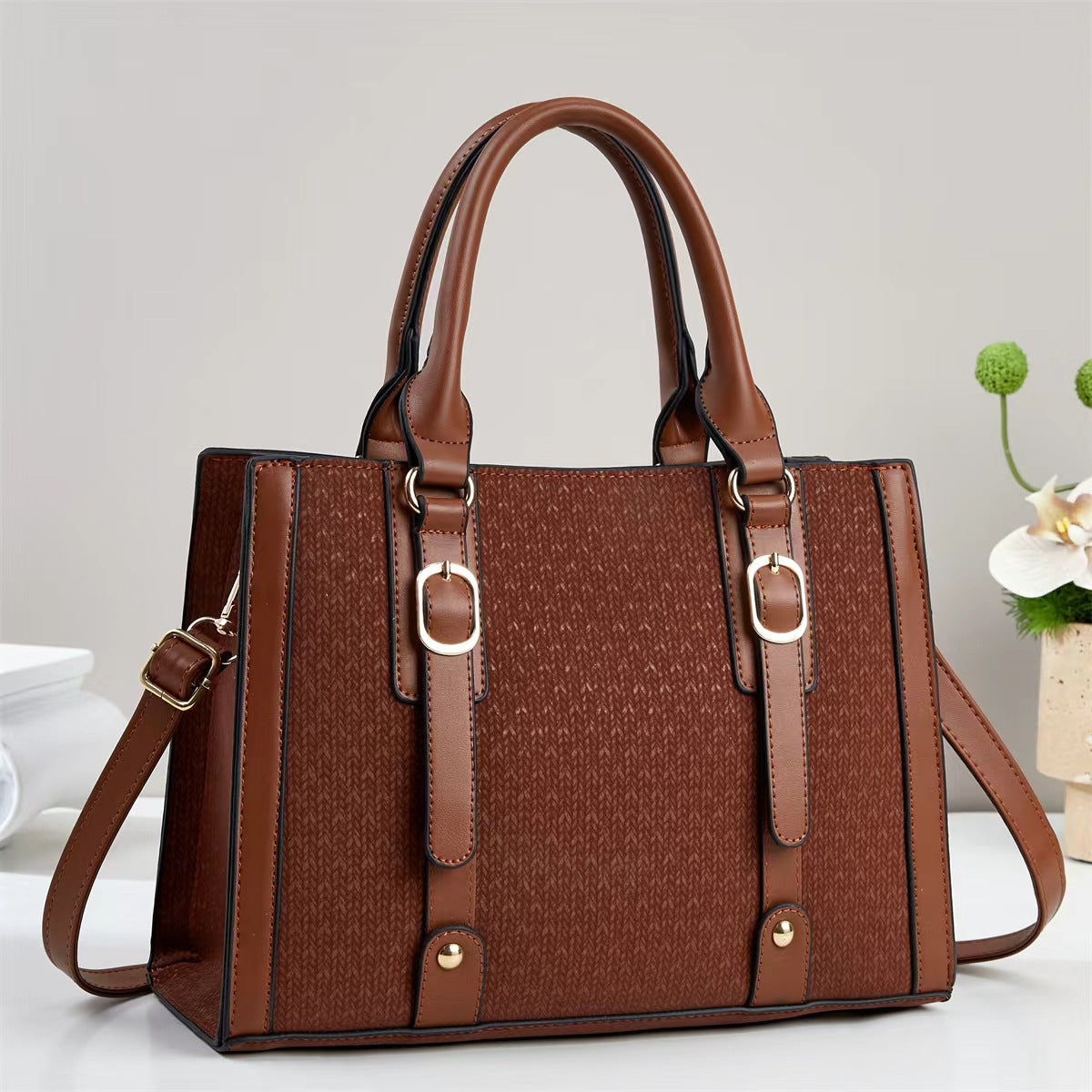 Women's Retro Fashion Leisure Commute Large Capacity Handbags
