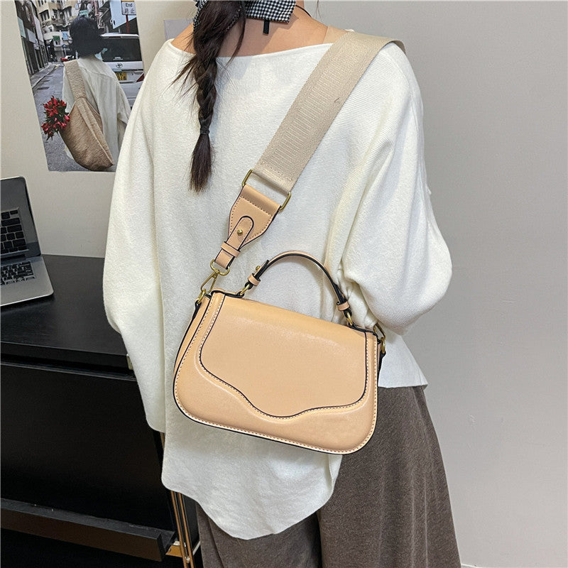 Women's Autumn Fashion Commuter Leisure Saddle Handbags