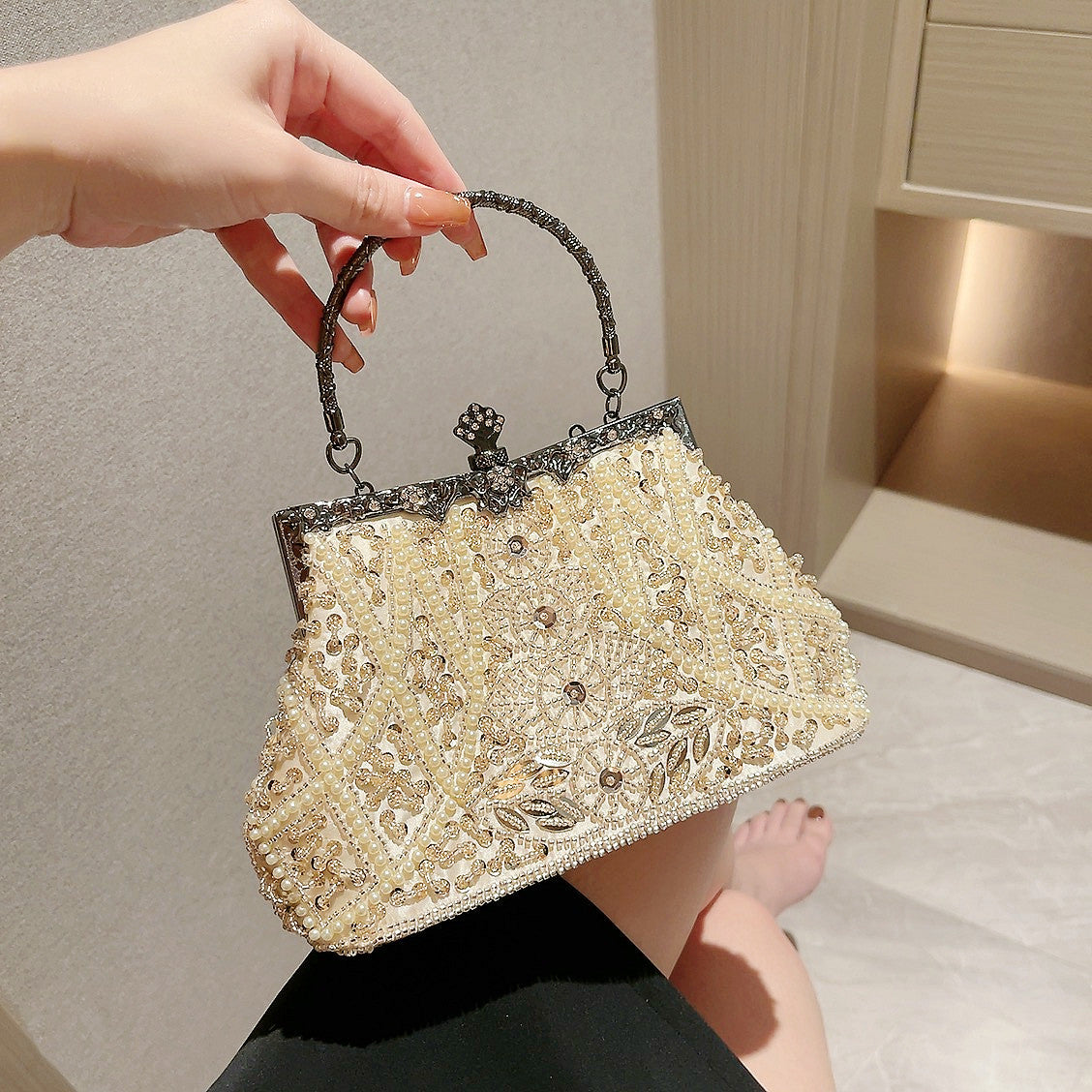 Women's Heavy Handmade Pearl Embroidery Clutch With Dress Fashionable Dinner Bag