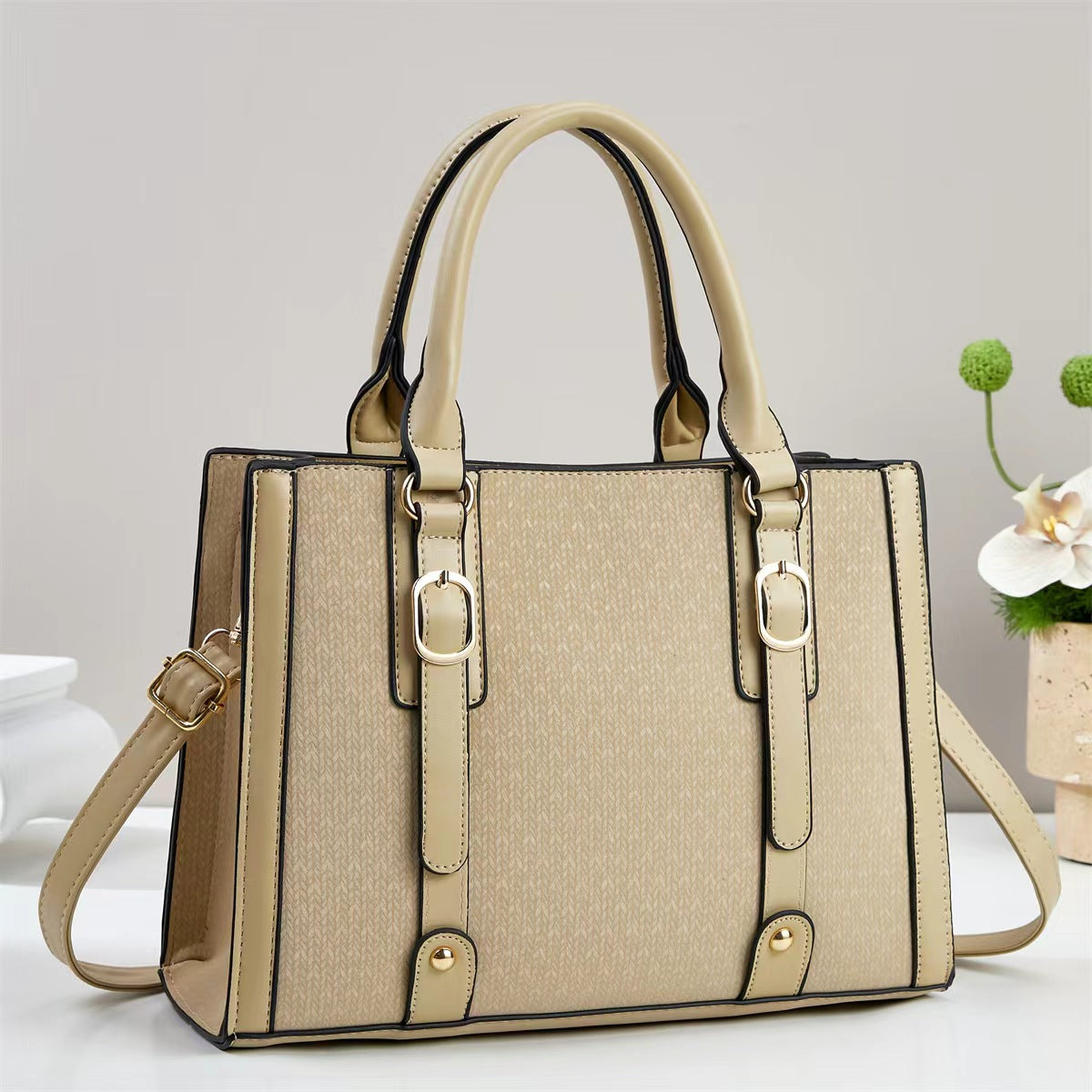 Women's Retro Fashion Leisure Commute Large Capacity Handbags
